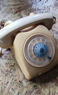 Stary telefon PRL na tarcze
