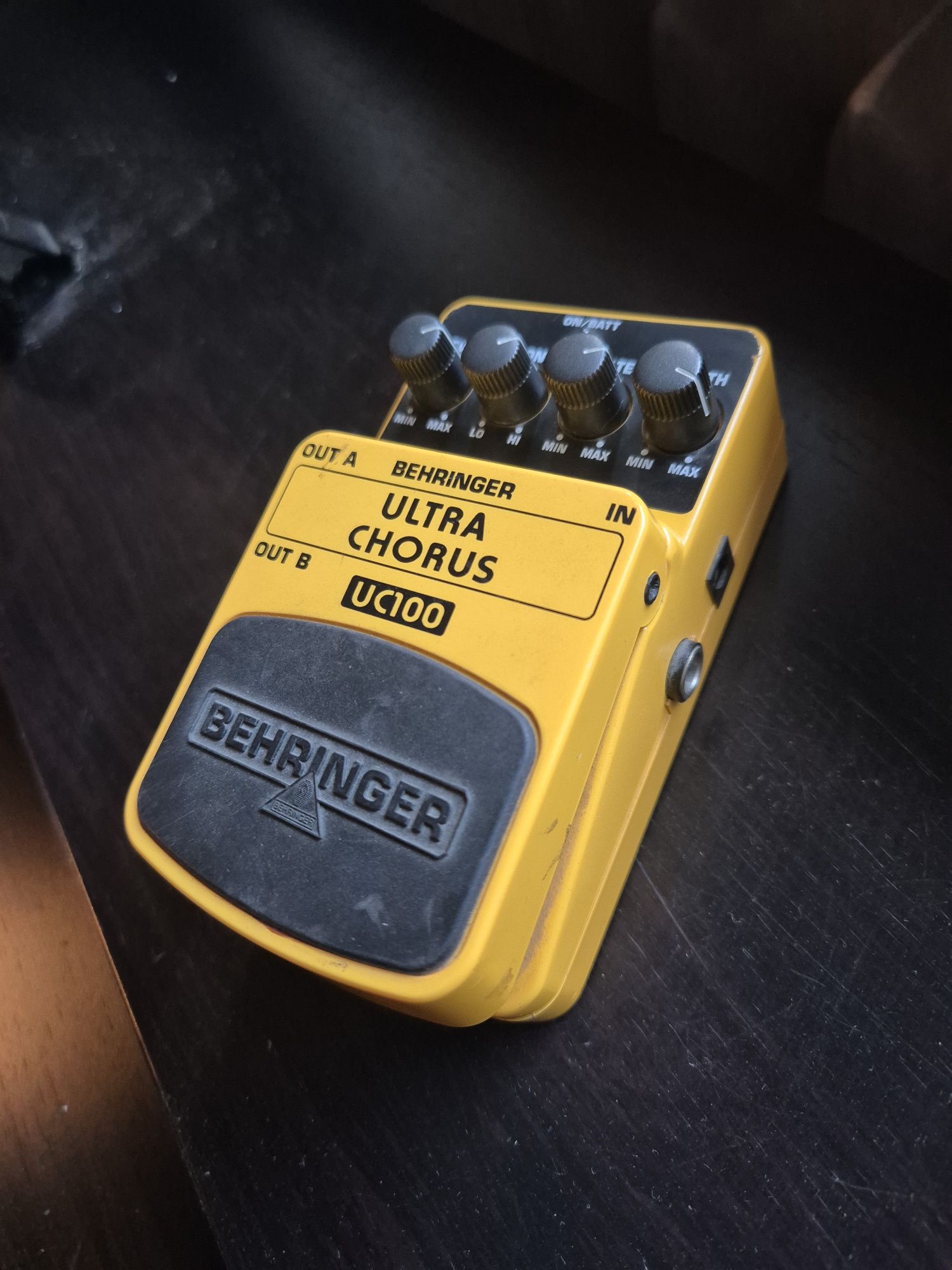 Behringer Ultra Chorus UC100 efekt gitarowy kostka