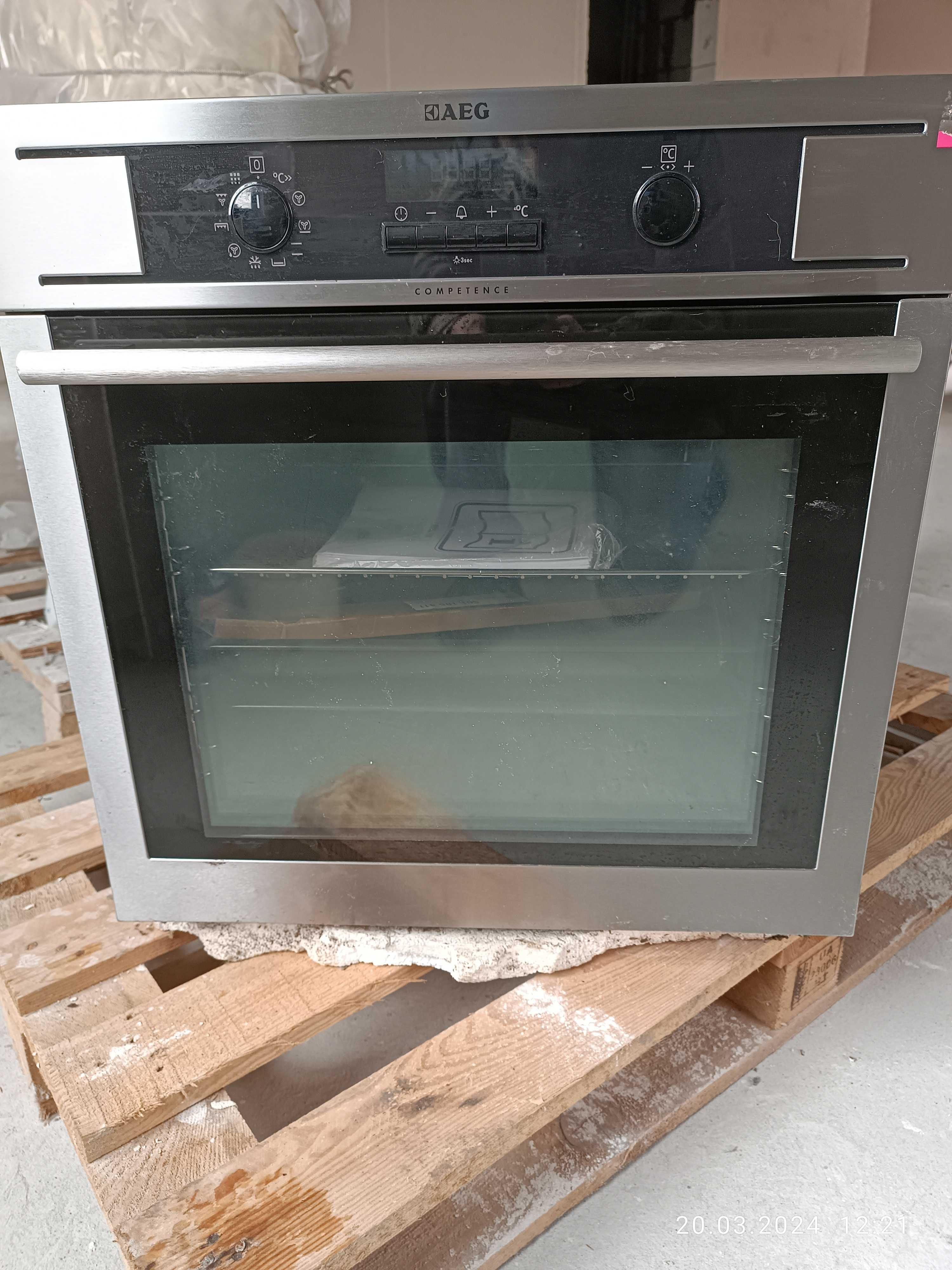 Духовой шкаф AEG BP501310NM