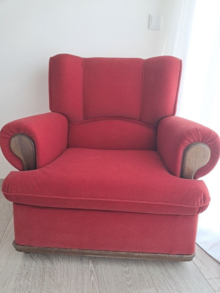 Poltrona, sofá em vermelho