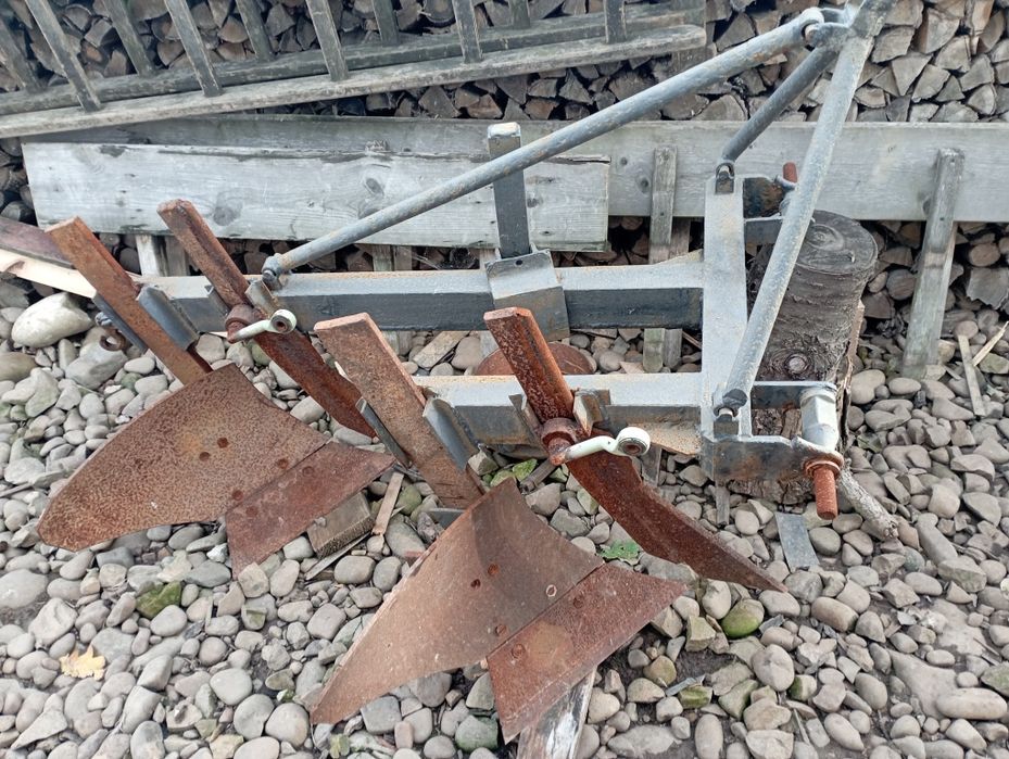 Продам плуг новий