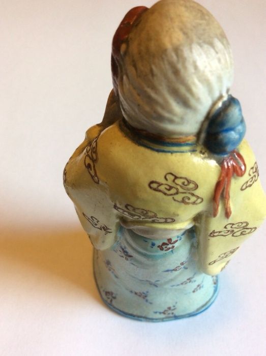 Figurka porcelanowa chińskiego mędrca przedwojenna