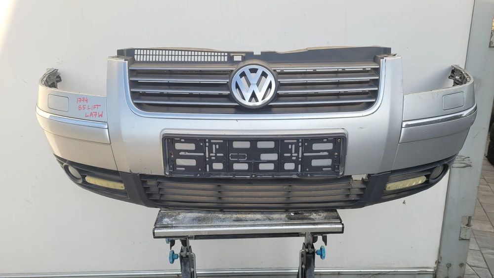 ZDERZAK PRZEDNI PASSAT B5 LIFT SPRYSKIWACZE LA7W