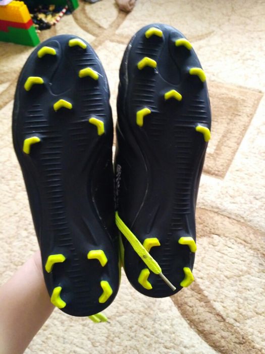 Бутсы сороконожки  футбольные с шипами  кроссовки