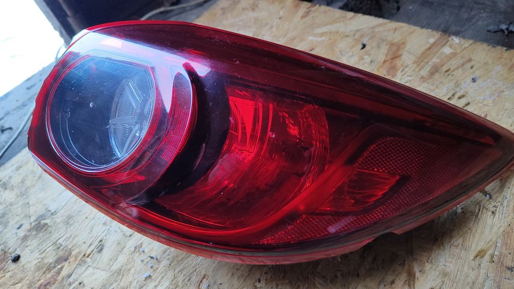 Фонарі мазда 3 2016 хетч.