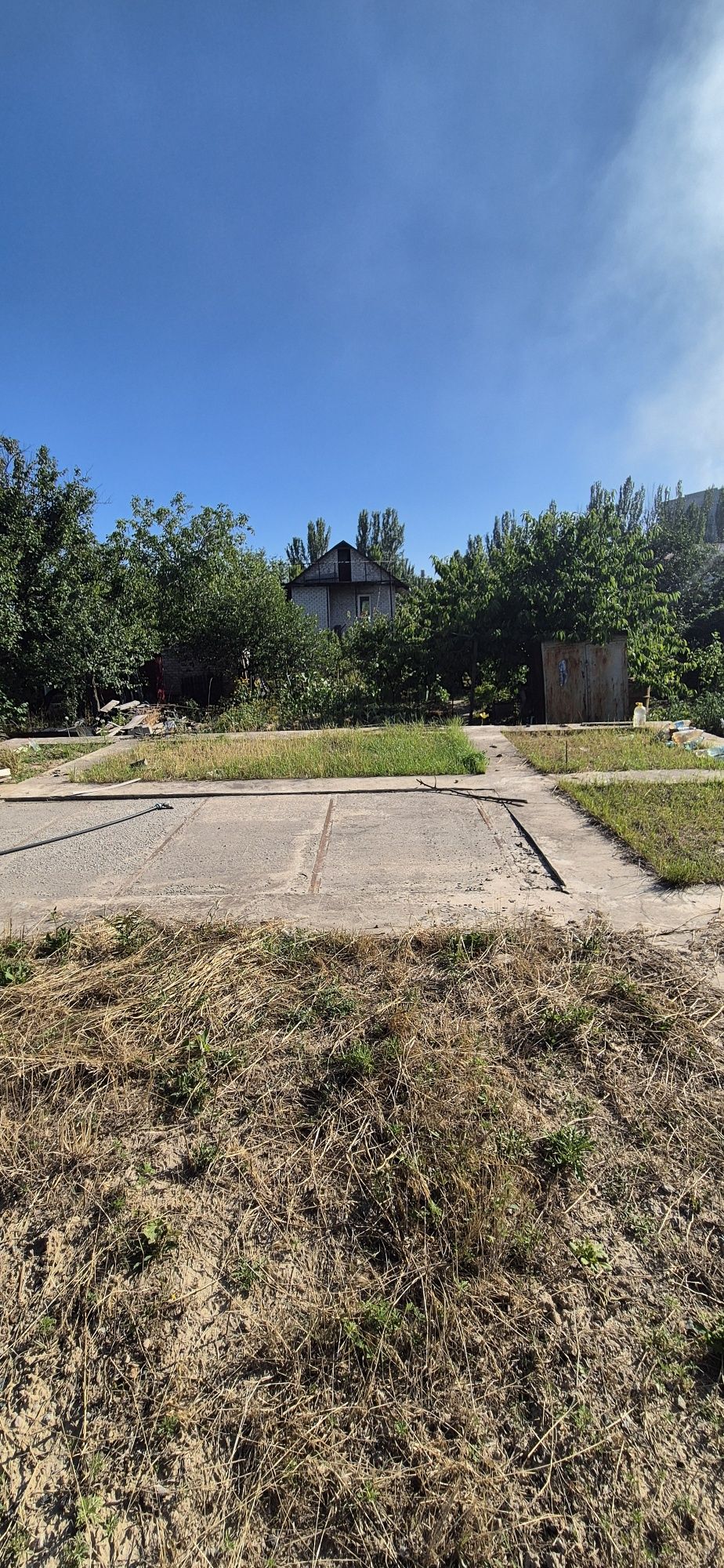 Жилье  дача   в городе ,шевченковский.