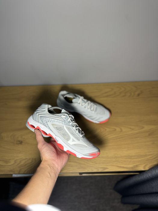 Волейбольні кросівки mizuno wave