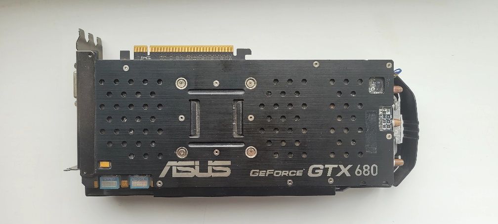 Видеокарта: Asus GeForce GTX 680 2gb