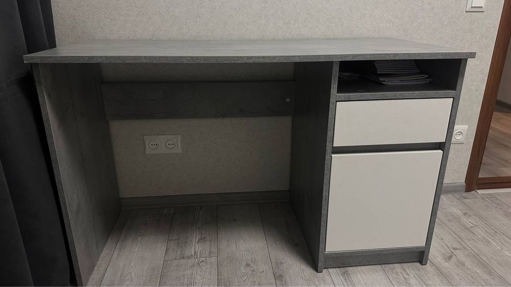 Продам стіл вживаний гарний стан