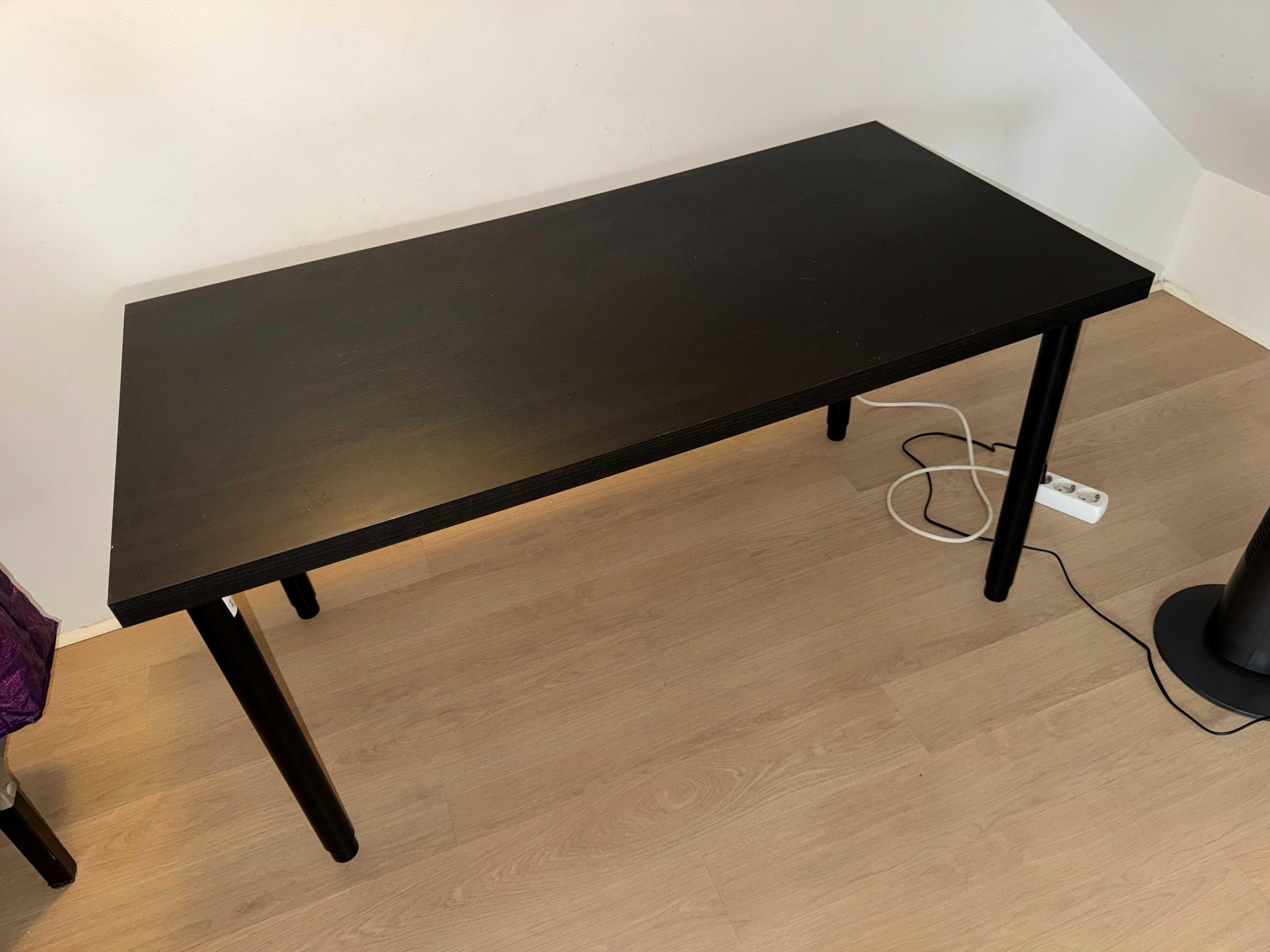 Mesa e cadeira de escritório