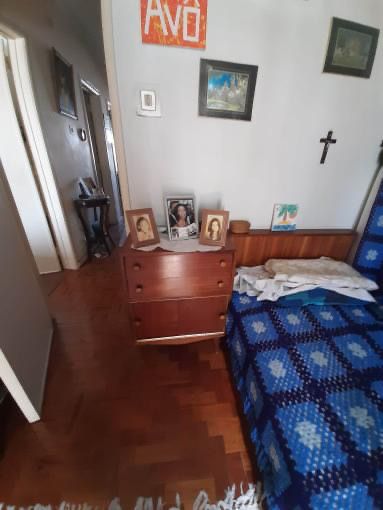 Mobílias antigas de segunda mão