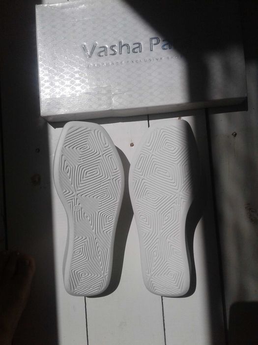 Продам кожаные шлепанцы