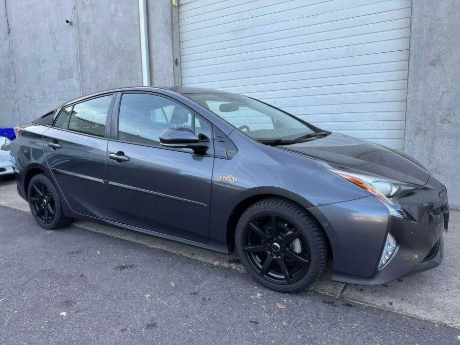 Toyota Prius Four Touring      2018