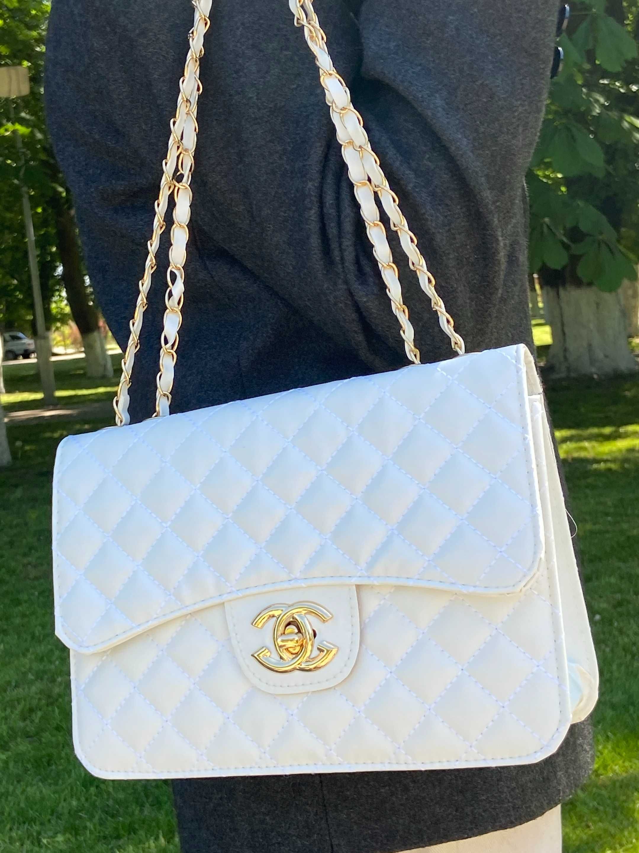 Жіноча сумка Chanel біла