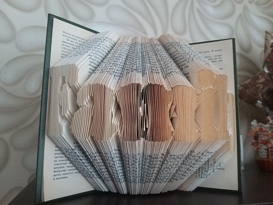 Оригинальный подарок книга букфолдинг, книжная скульптура Book folding