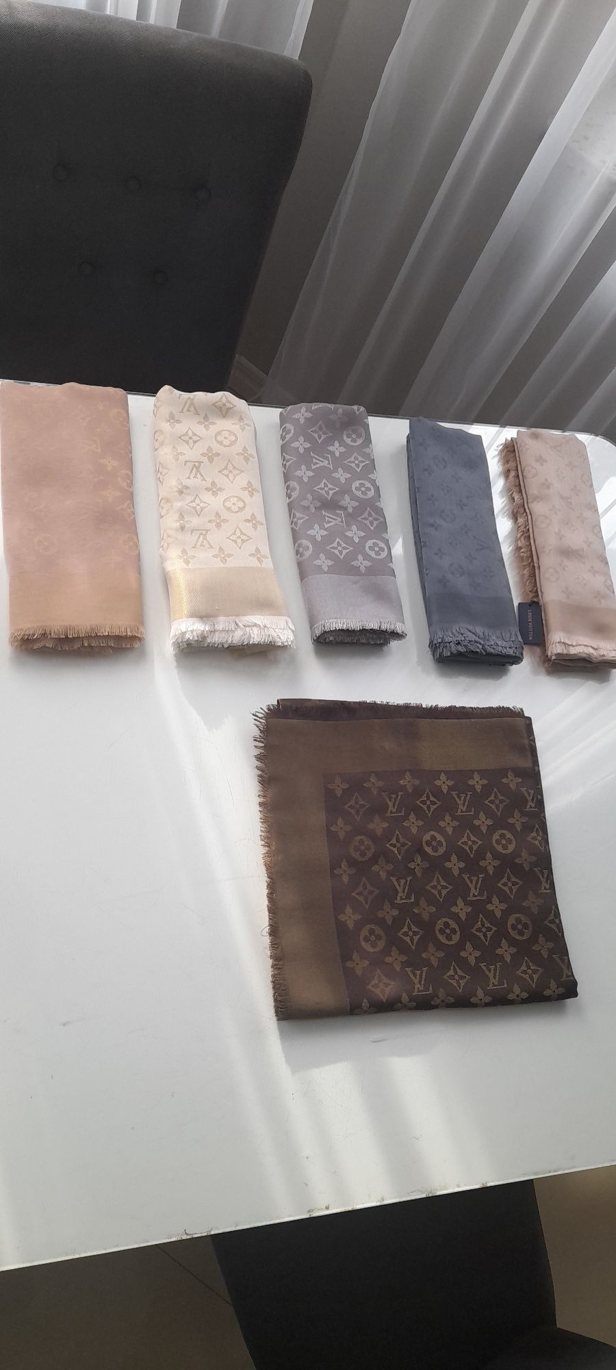 Chusta Louis Vuitton lv. Brązowa