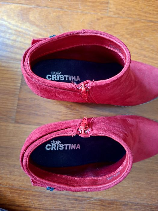 Botas vermelhas tecido pele de pêssego da Cristina Ferreira