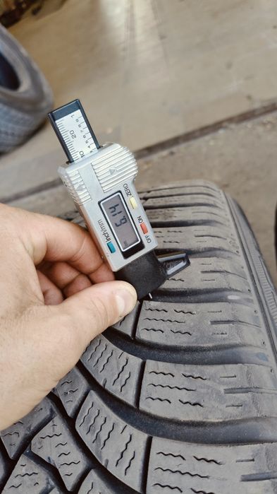 Opony zimowe 235/50r19 Falken 103 V XL używane 4szt