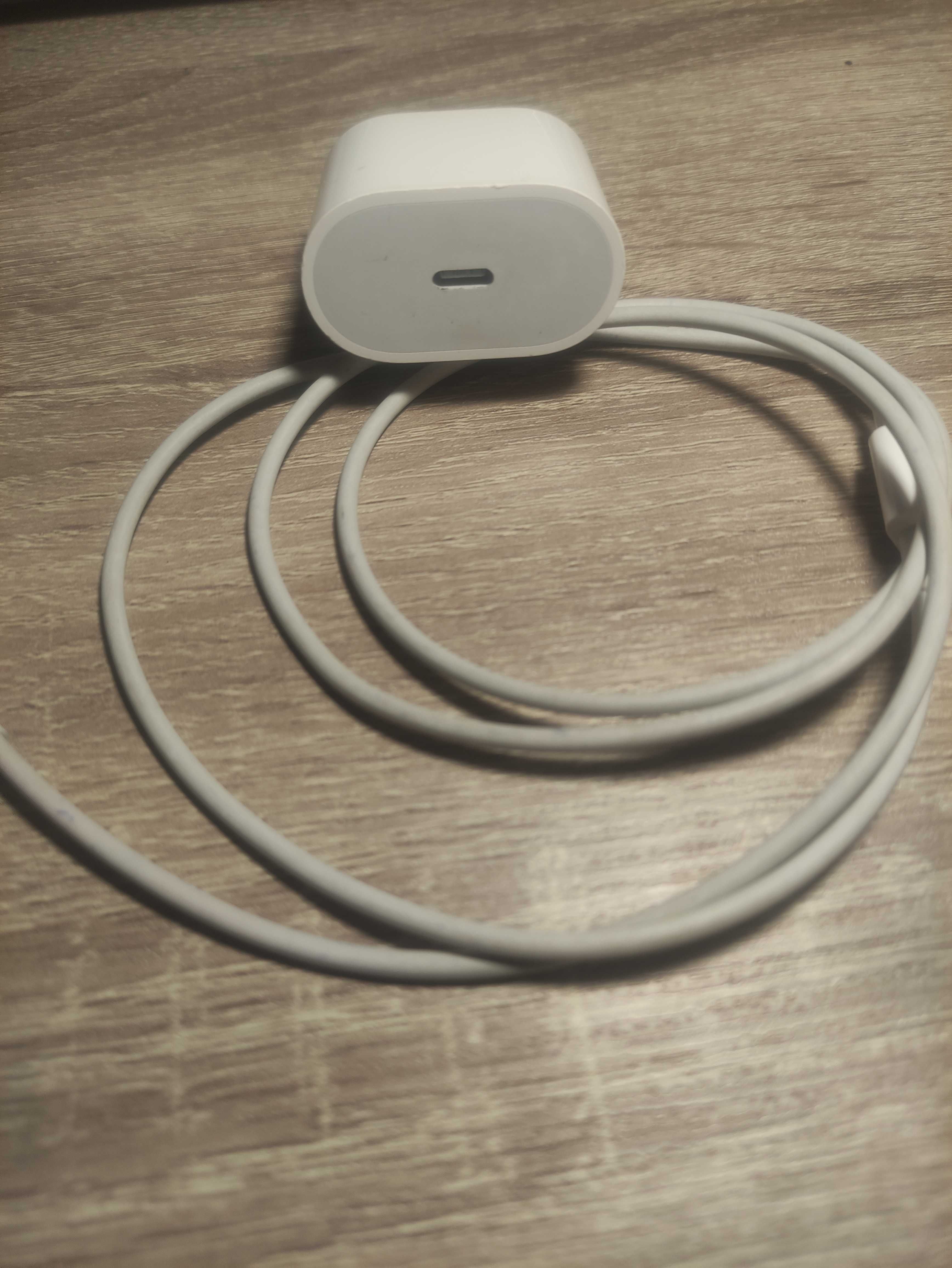 блок живлення та кабель  для iPhone 11 неробочий