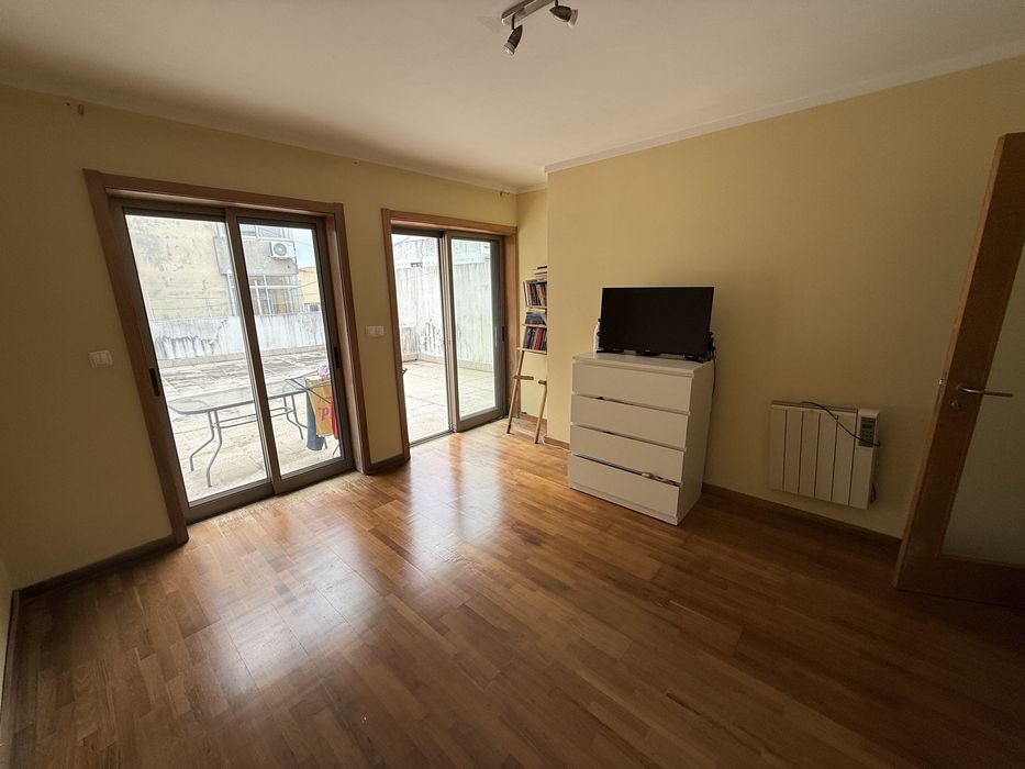 Arrenda-se T0 no Paranhos(Porto)