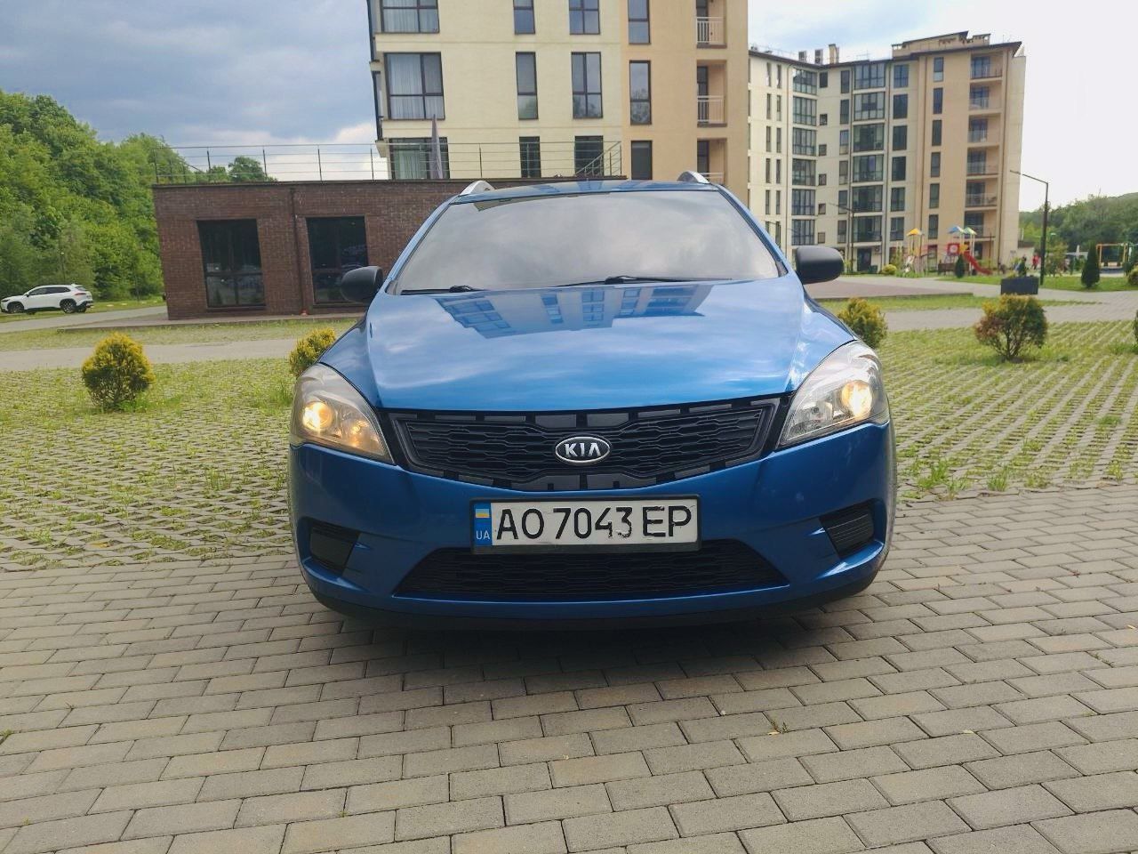 Kia  Ceed    2010