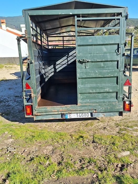 Reboque de animais vivos