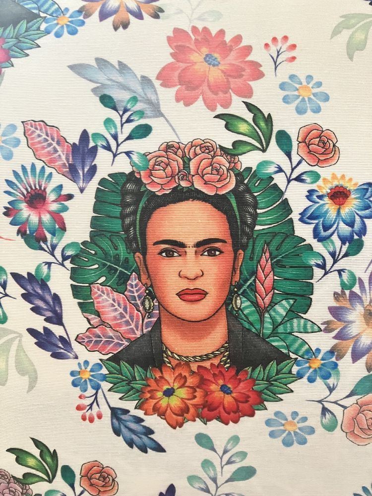 Capa de almofada com padrão Frida Kahlo 62x62cm
