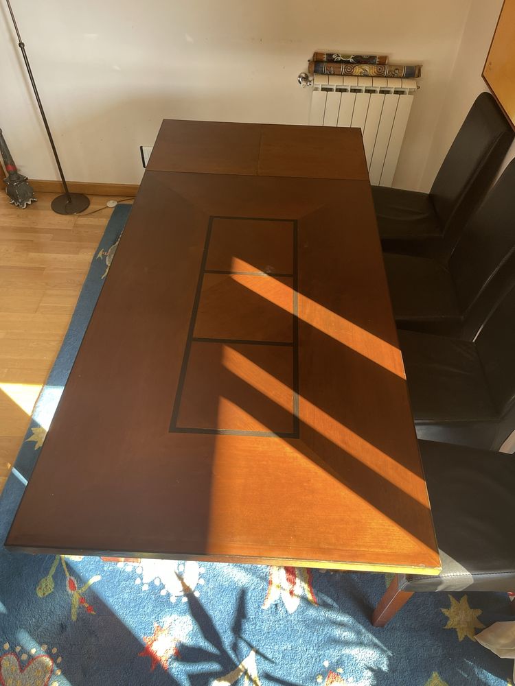 Conjunto Mesa + 6 cadeiras e Aparador