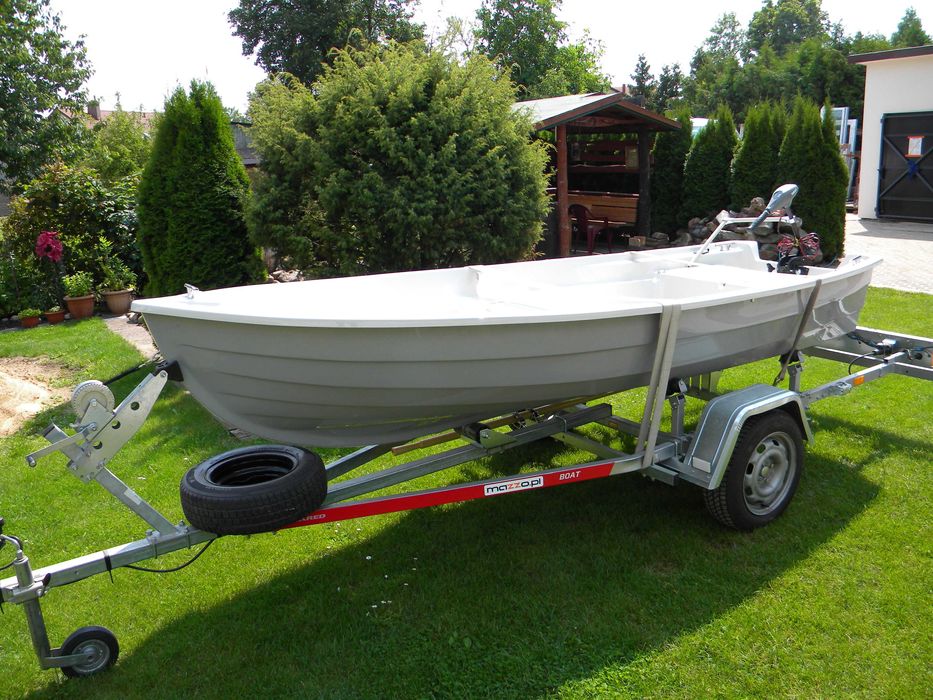 łódka wędkarska dł. 390 cm z silnikiem i przyczepą podłodziową