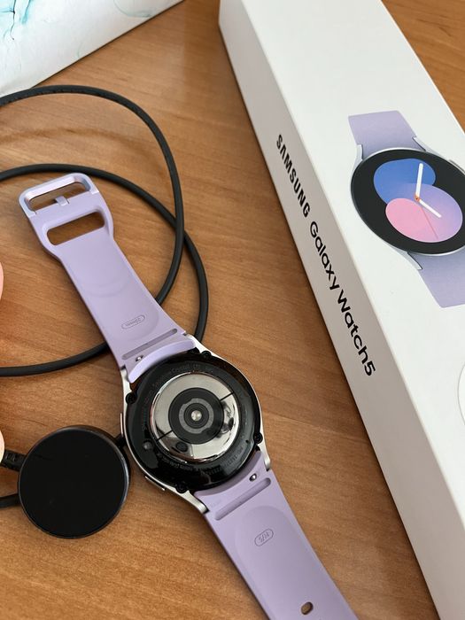 Smartwatch Samsung Galaxy Watch 5 - LTE - NFC - Srebrny - Fioletowy