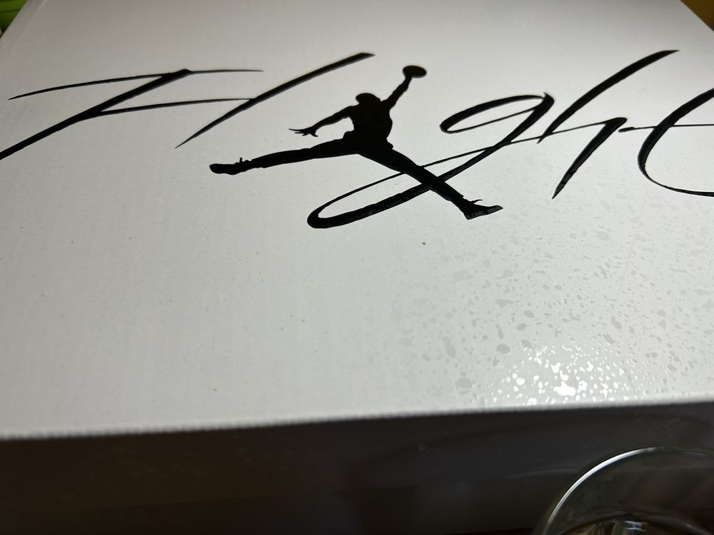 Jordan4 white thunder