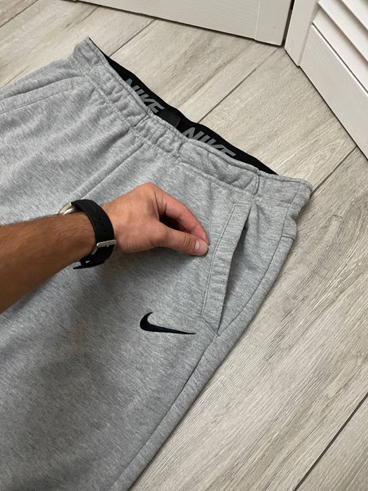 Спортивні штани Nike