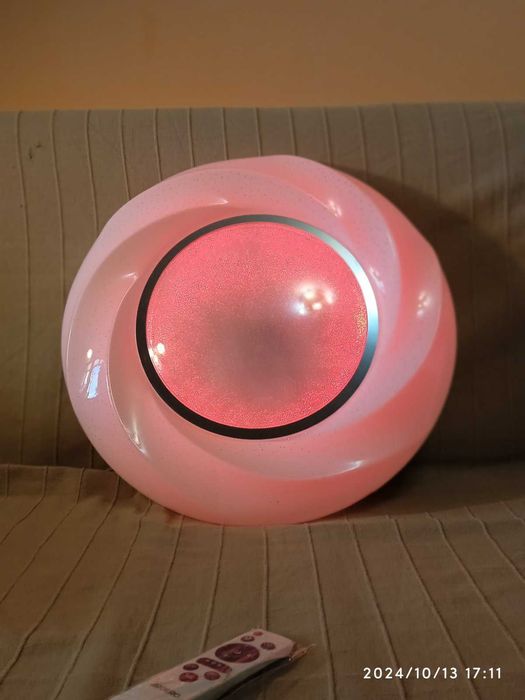 Світильник пюстра с функцією RGB, димер с пультом кєрування 72 вт.