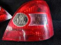 Honda Civic VII Lampa tylna prawa ( uszkodzona)