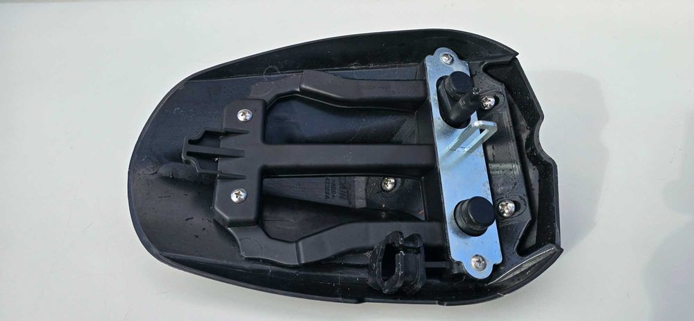 SUZUKI GSX-S 750 Nakładka Owiewka Siedzenie Zaślepka 17-23r