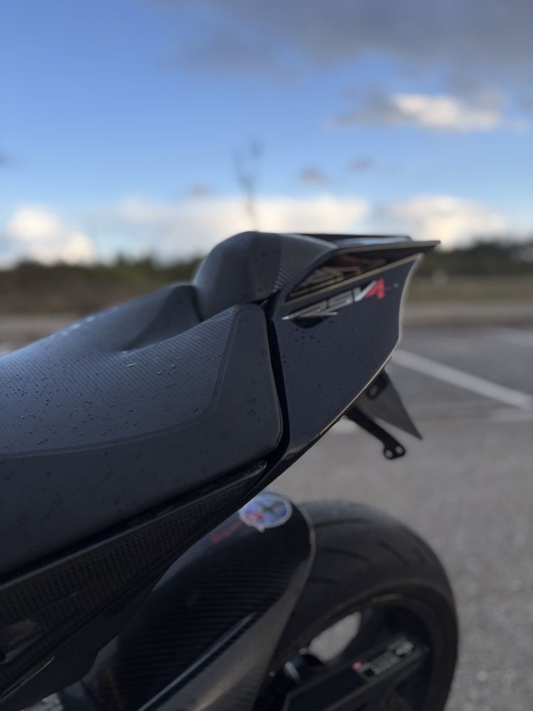 Aprilia RSV4 2013