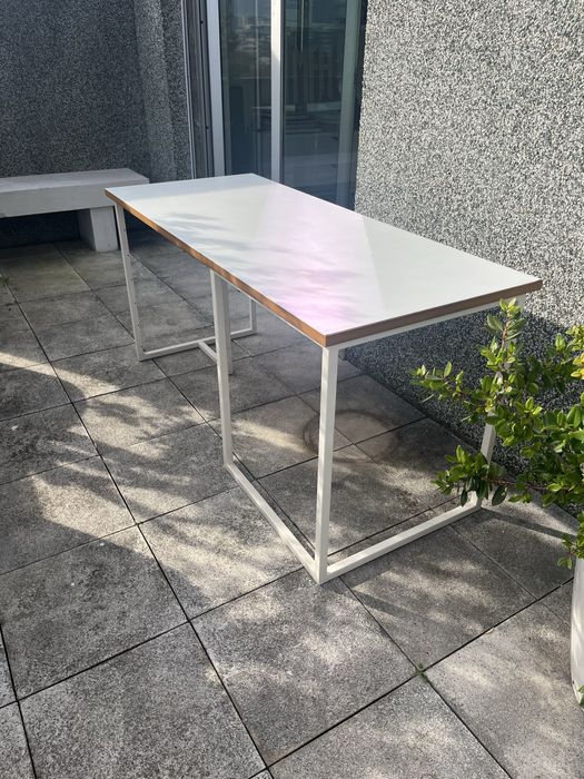 Mesa de escritorio com armario