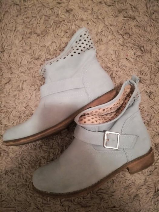 Botas azuis claras