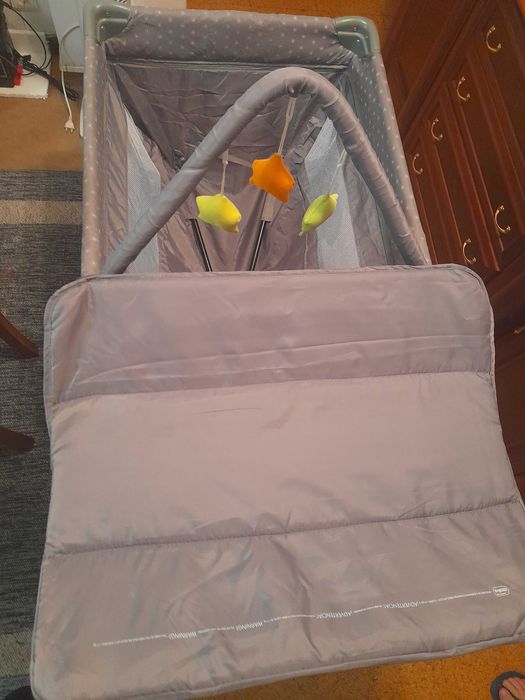 Cama de bebé em bom estado