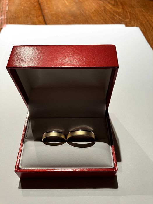 Złote obrączki ślubne z żółtego oraz białego złota próby 585