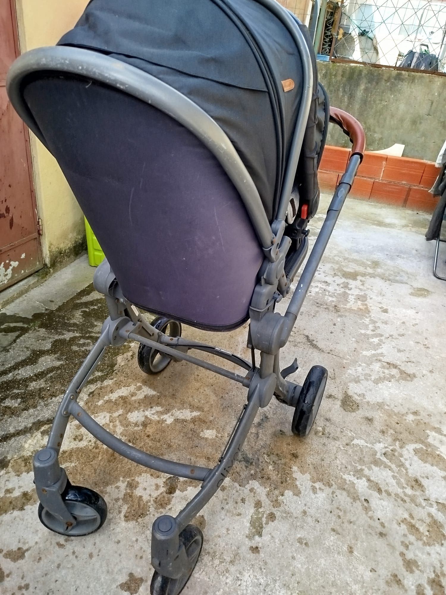 Carro bebe usado mas em bom estado