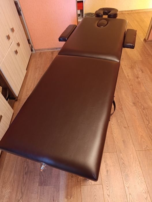 Кушетка для масажу