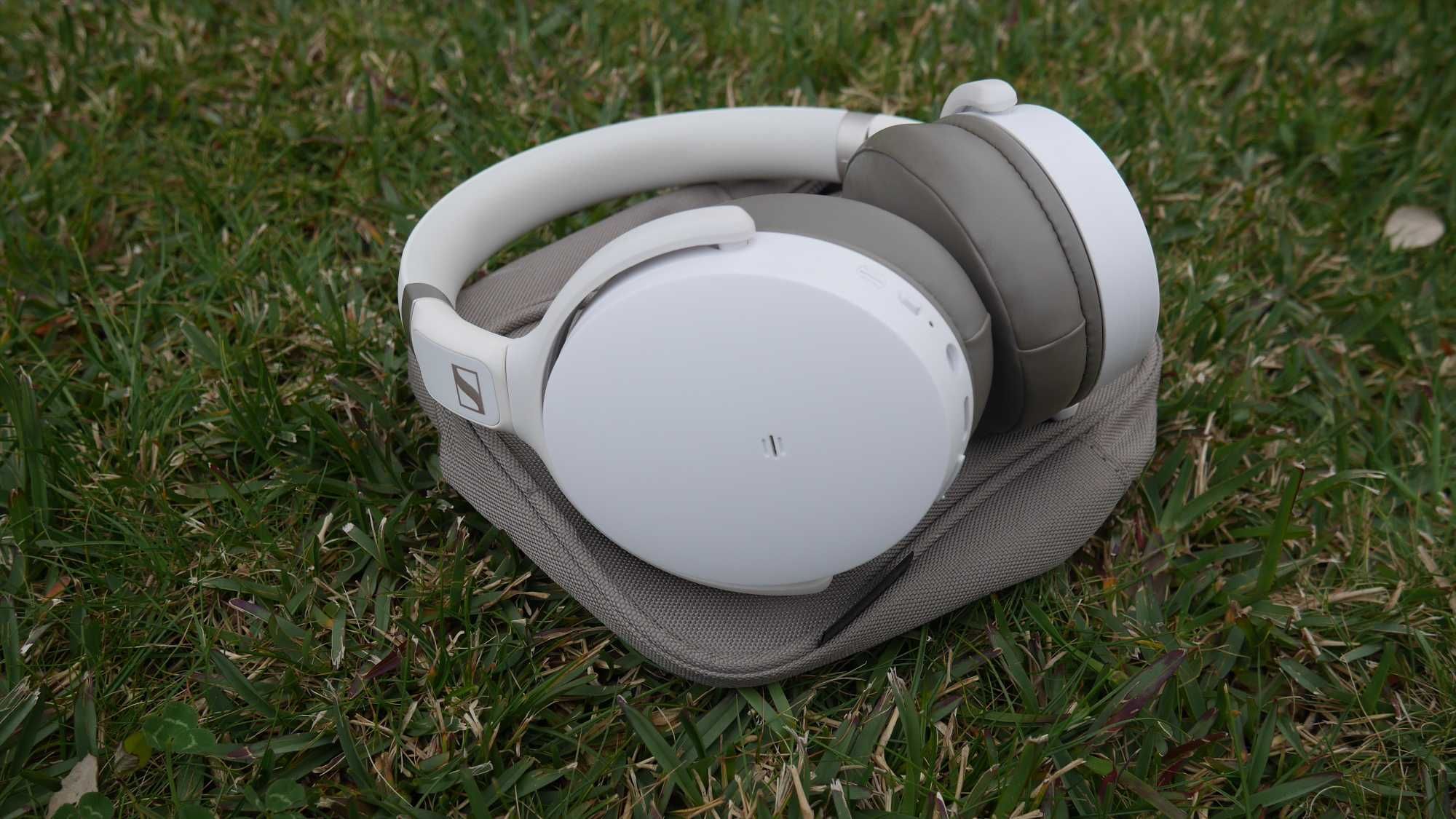 Auscultadores Noise Cancelling Bluetooth Sennheiser HD 450BT - Brancos