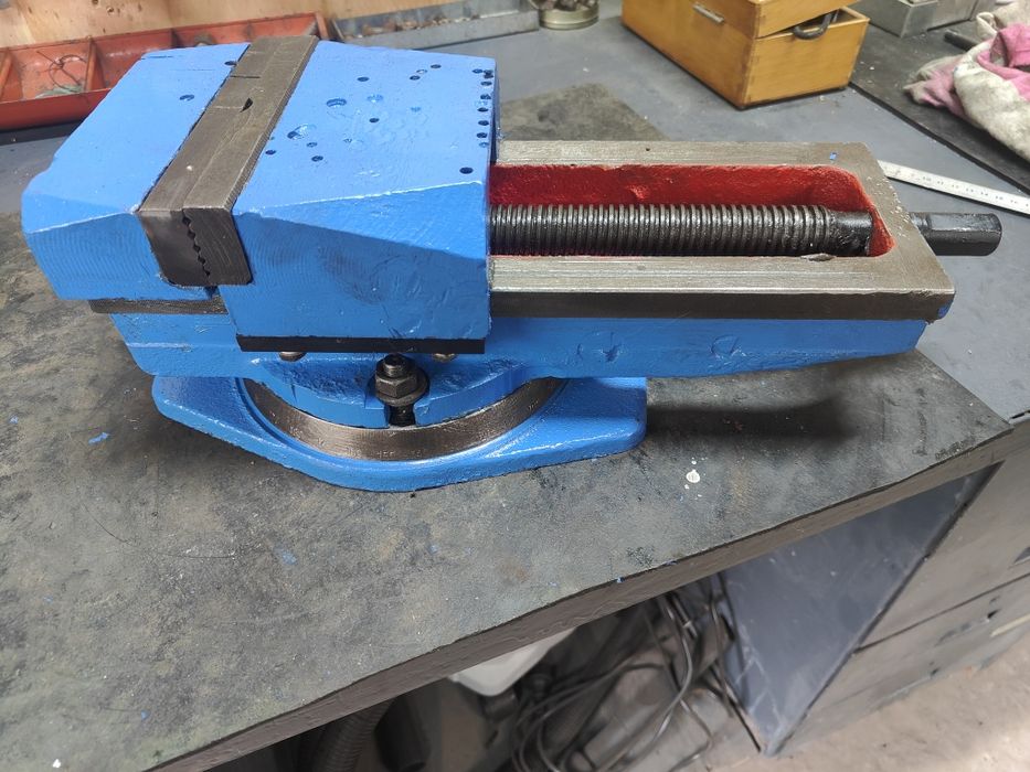 Продам тиски станочные и слесарные