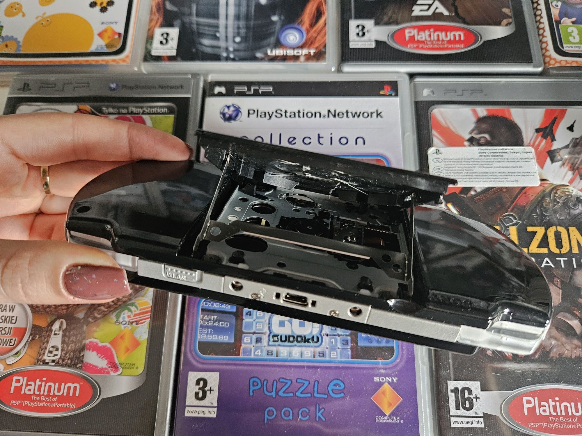 PSP z kompletem 7 gier i oryginalną torbą