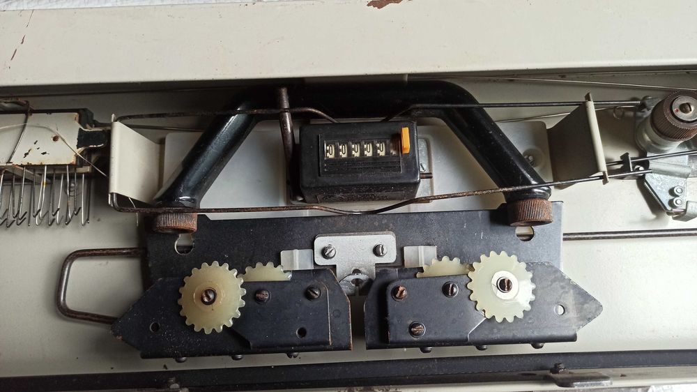 В'язальна машина Нева 5