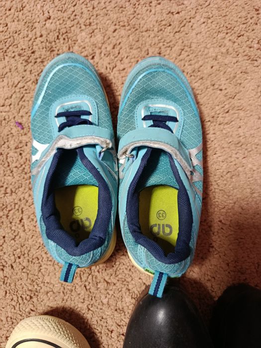 Взуття віддам безкоштовно