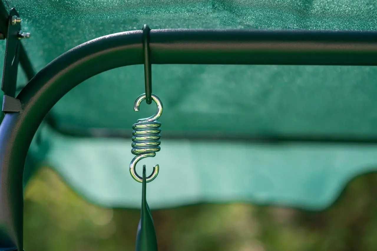 Зеленая садовая качеля с навесом Relax гойдалка садова 3-місна