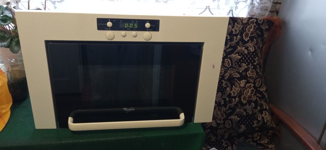 Мікрохвильова піч Whirlpool AMW 460/1/Wh