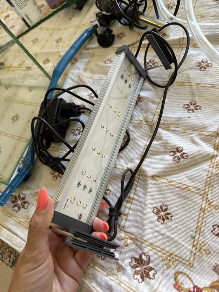 Aquario com varios acessorios